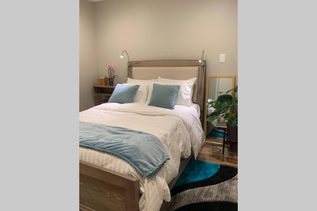 Bougainvillea Dc 2 Bedrooms 2 Bathrooms Plus Den With Twin Sofa Bed And Queen Sofa Bed In Living Room Washington Exteriér fotografie
