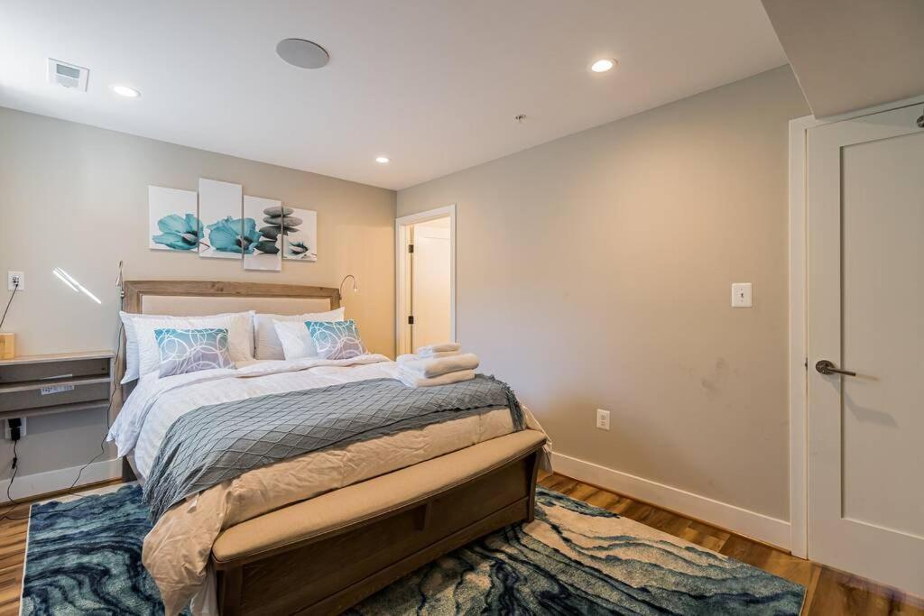 Bougainvillea Dc 2 Bedrooms 2 Bathrooms Plus Den With Twin Sofa Bed And Queen Sofa Bed In Living Room Washington Exteriér fotografie